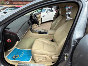 2013 Jaguar Xf 2.2d Premium Luxury Sportbrake Auto Euro 5 (s/s) 5dr in Grey — image 4