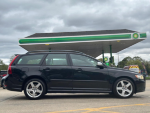 2009 Volvo V50 2.0d R-Design Euro 4 5dr in Black — image 2