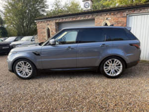 2020 Land Rover Range Rover Sport 3.0 Sd V6 Hse in Blue — image 4