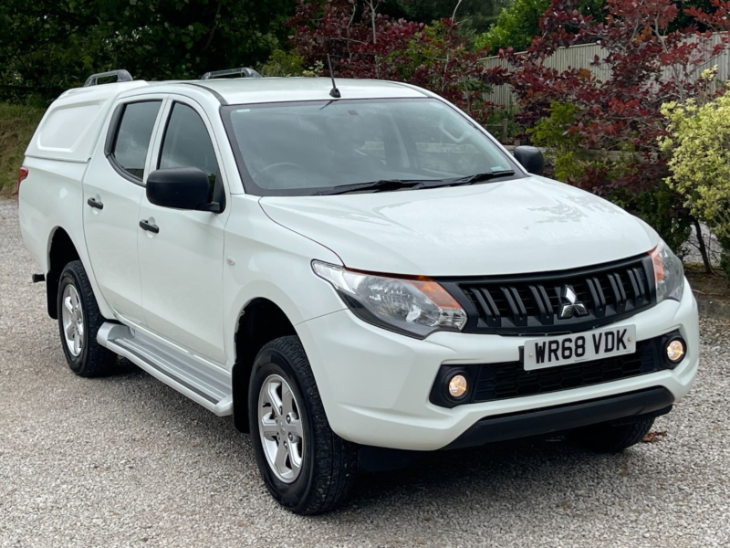 2018 Mitsubishi L200 2.4 Di-D Dc 4life in White — image 1