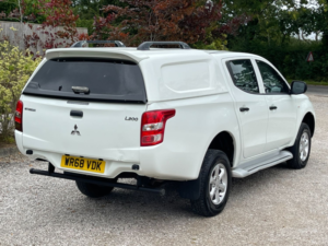 2018 Mitsubishi L200 2.4 Di-D Dc 4life in White — image 3