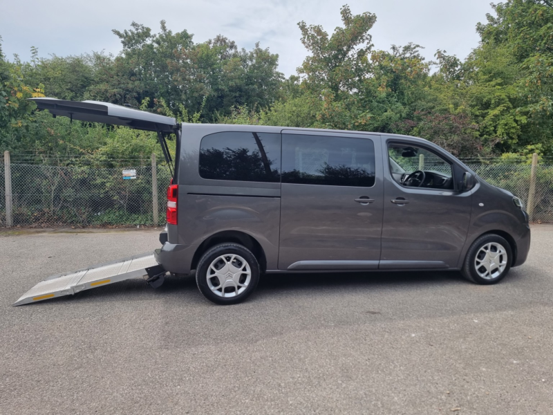 2021 Citroen Spacetourer 1.5 Bluehdi Business M in Grey — image 1
