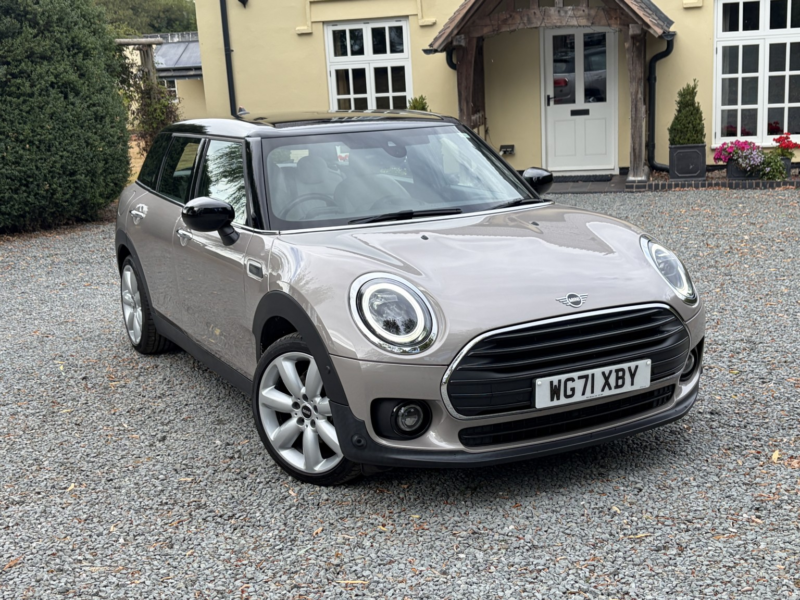 2021 MINI Clubman 1.5 Clubman Cooper Exclusive in Grey — image 1