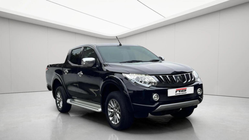 2019 Mitsubishi L200 2.4 Di-D Dc Barbarian Auto 4WD Euro 6 4dr in Black — image 1