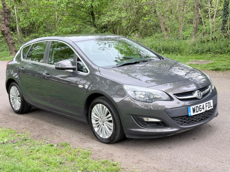 2015 Vauxhall Astra 1.4 16v Excite Euro 5 5dr in Grey — image 1