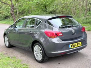 2015 Vauxhall Astra 1.4 16v Excite Euro 5 5dr in Grey — image 2