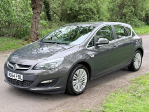 2015 Vauxhall Astra 1.4 16v Excite Euro 5 5dr in Grey — image 5