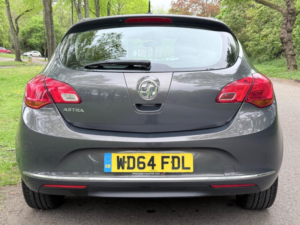 2015 Vauxhall Astra 1.4 16v Excite Euro 5 5dr in Grey — image 6