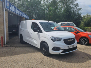 2023 Vauxhall Combo 1.5 Turbo D 2300 Pro L2 H1 Euro 6 (s/s) 6dr in White — image 2