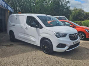 2023 Vauxhall Combo 1.5 Turbo D 2300 Pro L2 H1 Euro 6 (s/s) 6dr in White — image 3