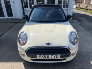 2016 MINI Hatch 1.5 5-Door Hatch Cooper in White — image 4