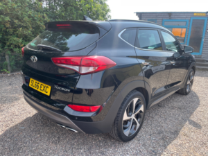 2016 Hyundai Tucson 2.0 Crdi Blue Drive Premium Se SUV 5dr Diesel Manual Euro 6 (s/s) (136 Ps) in Black — image 3