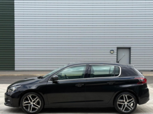 2017 Peugeot 308 1.2 Puretech Allure Euro 6 (s/s) 5dr in Black — image 5