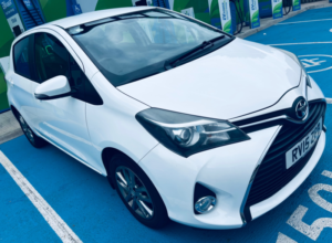 2015 Toyota Yaris 1.33 Dual Vvt-I Icon Hatchback 5dr Petrol Manual Euro 5 Euro 5 (99 Ps) in White — image 3