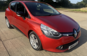 2014 Renault Clio 0.9 Dynamique Medianav Eco� Tce 90 Stop & Start in Red — image 2