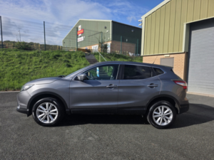 2015 Nissan Qashqai 1.5 Dci N-Tec in Grey — image 5