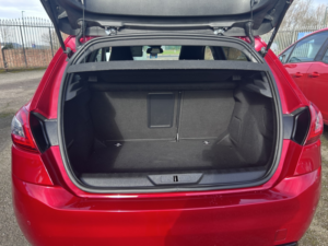 2018 Peugeot 308 1.5 Bluehdi Gt Line in Red — image 5