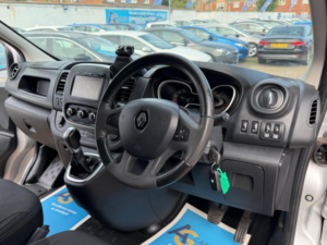 2021 Renault Trafic 2.0 Dci Energy 28 Sport Edc Swb Standard Roof Euro 6 (s/s) 5dr in Silver — image 3