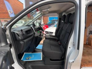2021 Renault Trafic 2.0 Dci Energy 28 Sport Edc Swb Standard Roof Euro 6 (s/s) 5dr in Silver — image 4