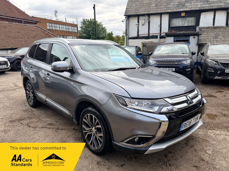 2018 Mitsubishi Outlander Di-D 3 in Grey — image 1