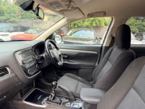 2018 Mitsubishi Outlander Di-D 3 in Grey — image 2