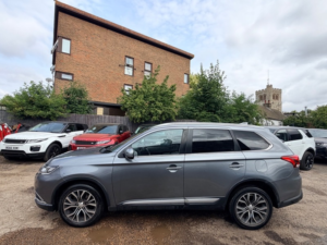 2018 Mitsubishi Outlander Di-D 3 in Grey — image 3