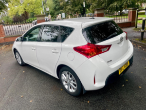 2013 Toyota Auris 1.33 Dual Vvt-I Icon Euro 5 (s/s) 5dr in White — image 4
