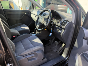 2010 Volkswagen Touran 2.0 Tdi Sport MPV 5dr Diesel DSG Euro 5 (170 Ps) in Black — image 5