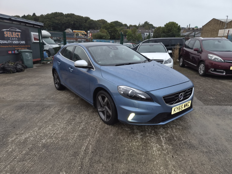 2015 Volvo V40 2.0 R-Design Lux Nav D3 in Blue — image 1