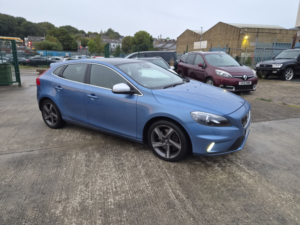 2015 Volvo V40 2.0 R-Design Lux Nav D3 in Blue — image 2