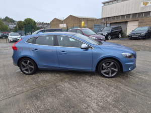 2015 Volvo V40 2.0 R-Design Lux Nav D3 in Blue — image 3
