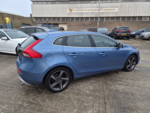 2015 Volvo V40 2.0 R-Design Lux Nav D3 in Blue — image 4