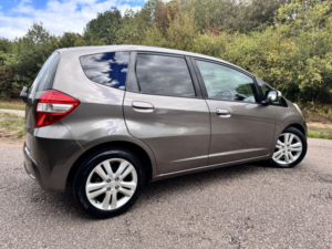 2014 Honda Jazz 1.4 I-Vtec Es Plus in Brown — image 5