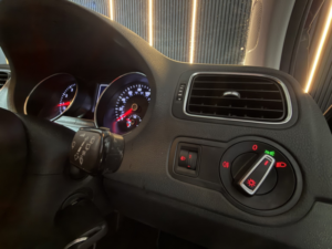 2015 Volkswagen Polo 1.0 Bluemotion Tech Se in Blue — image 5
