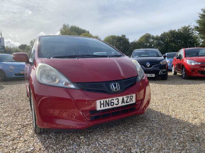 2013 Honda Jazz 1.4 I-Vtec Es Plus in Red — image 1
