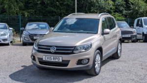 2015 Volkswagen Tiguan 2.0 Tdi Bluemotion Tech Match in Beige — image 4