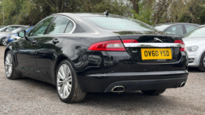 2010 Jaguar Xf 3.0d V6 Premium Luxury Auto Euro 5 4dr in Black — image 4