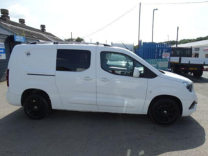 2020 Vauxhall Combo 1.6turbo D 2300 L2 Lwb 4seat Crew No Vat in White — image 4