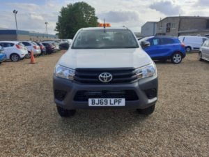 2019 Toyota Hilux 2.4 D-4d Active 4WD Euro 6 4dr (3.5t) in White — image 2