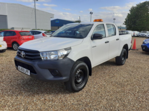 2019 Toyota Hilux 2.4 D-4d Active 4WD Euro 6 4dr (3.5t) in White — image 4