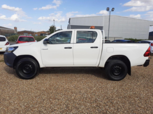 2019 Toyota Hilux 2.4 D-4d Active 4WD Euro 6 4dr (3.5t) in White — image 5