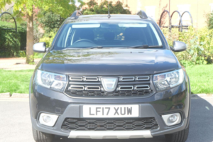 2017 Dacia Sandero Stepway 0.9 Tce Laureate Euro 6 (s/s) 5dr in Black — image 2