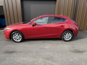 2017 Mazda Mazda3 1.5 Skyactiv-D Se-L Nav in Red — image 4