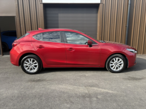 2017 Mazda Mazda3 1.5 Skyactiv-D Se-L Nav in Red — image 5