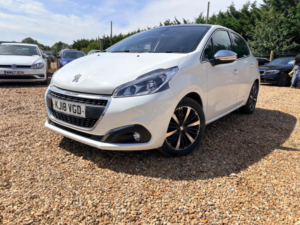 2018 Peugeot 208 1.2 Puretech Allure Premium Euro 6 (s/s) 5dr in White — image 5
