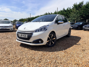 2018 Peugeot 208 1.2 Puretech Allure Premium Euro 6 (s/s) 5dr in White — image 6