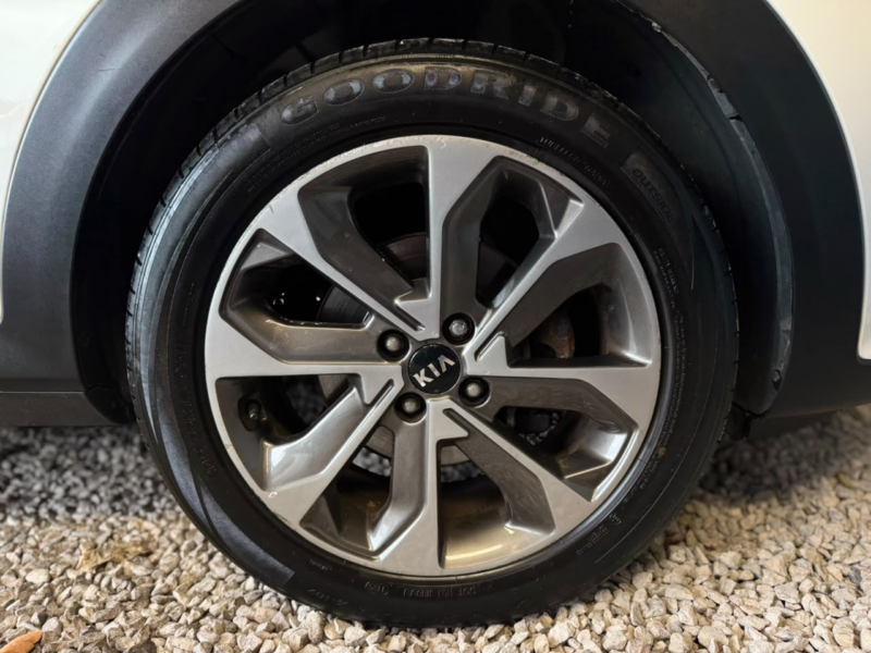 2018 Kia Stonic 1.0 T-Gdi First Edition in White — image 1