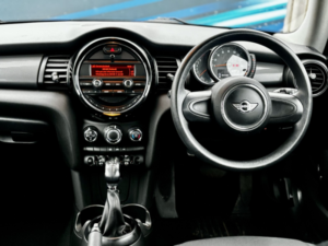 2015 MINI Hatch 1.5 Cooper 3-Door Hatch in Green — image 3