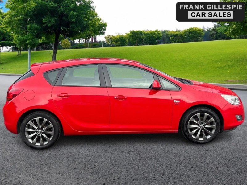 2012 Vauxhall Astra 1.4 16v Active Euro 5 5dr in Red — image 1