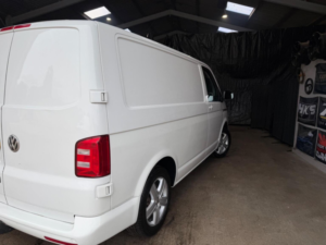 2017 Volkswagen Transporter 2.0 Tdi T30 Bluemotion Tech Startline Fwd Swb Euro 6 (s/s) 5dr in White — image 5
